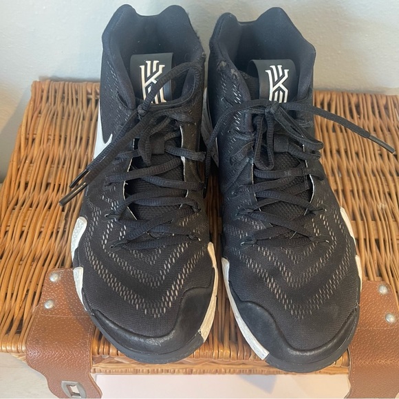 Nike Kyrie 4 Oreo Sneakers Shoes Black White Mens Size 8 Basketball AV2296-001 - Picture 2 of 11